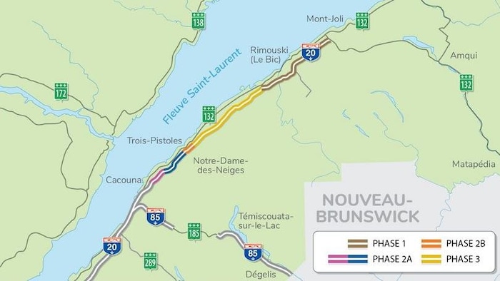 Une carte montrant les différents tronçons livrés et prévus de l'autoroute 20, au Bas-Saint-Laurent.