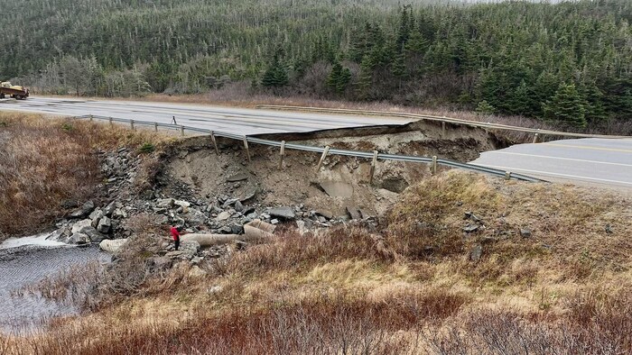 Une autoroute coupée en deux.