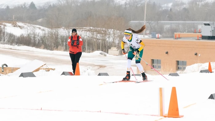 Ava Darbellay en ski.