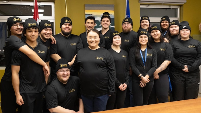 Les 16 athlètes de la délégation du Nunavut.