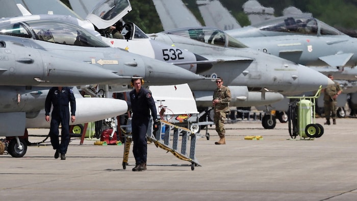 Des avions de combat de l'OTAN s'alignent sur la base aérienne américaine de Ramstein, en Allemagne, en juin 2024.