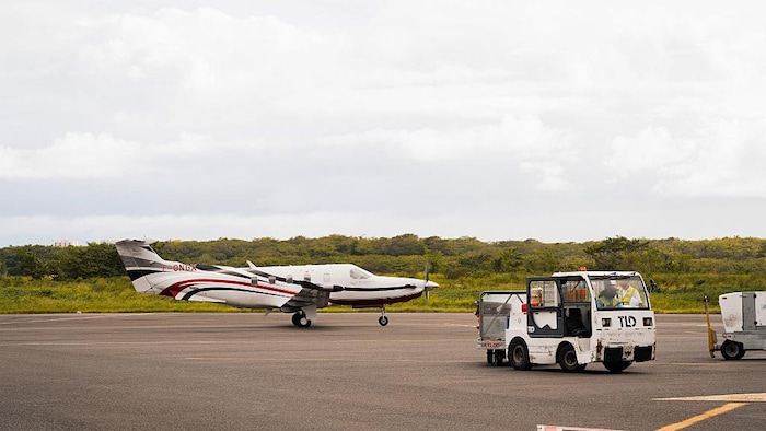 Un avion Pilatus PC-12 NGX atterrissant.