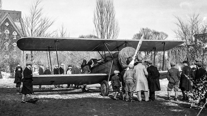 Charles lindbergh at le bourget airport hi-res stock photography and images