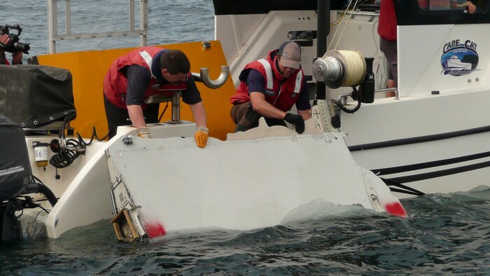 Un débris du vol MH370 retrouvé au large de l'Île de la Réunion en 2015.