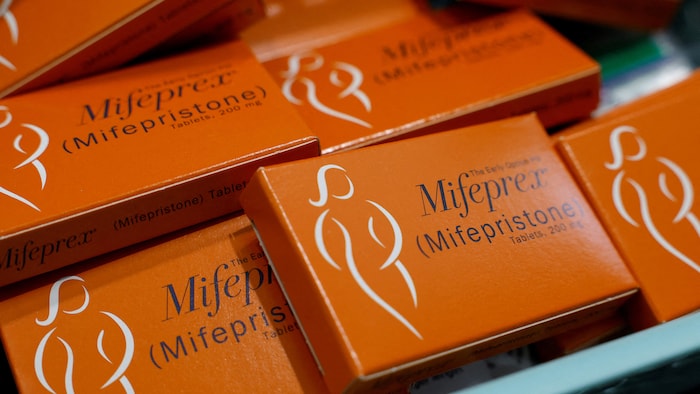 Des boîtes de mifépristone, le premier médicament qui permet l'avortement médical.