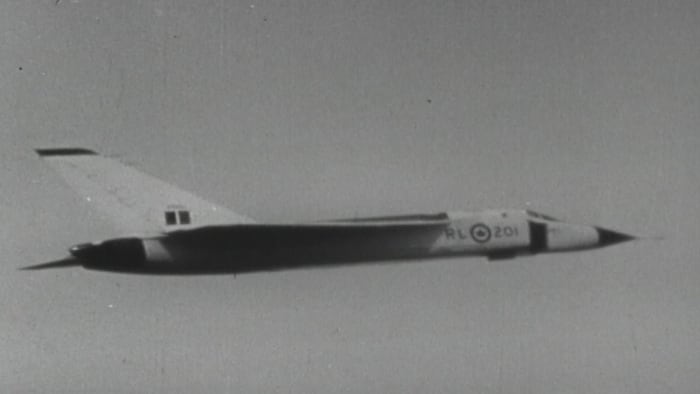 Un avión Avro Arrow en vuelo.