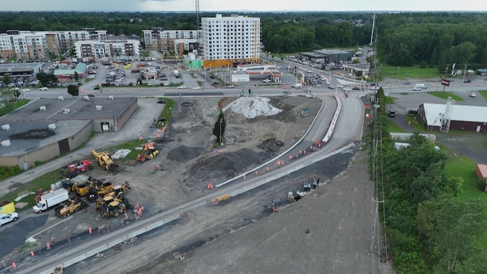 Un chantier routier vu des airs.