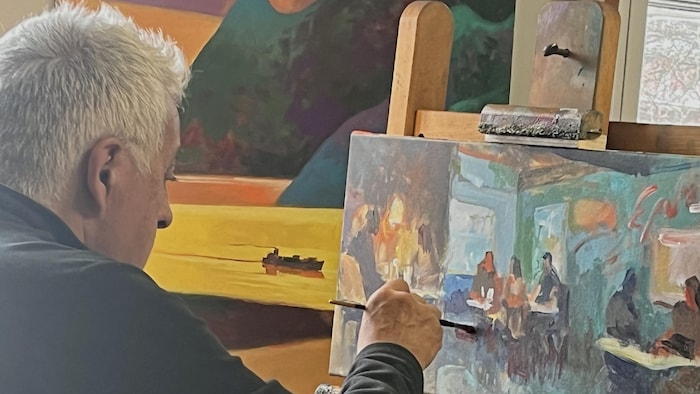 Le peintre Humberto Pinochet dans son nouvel atelier