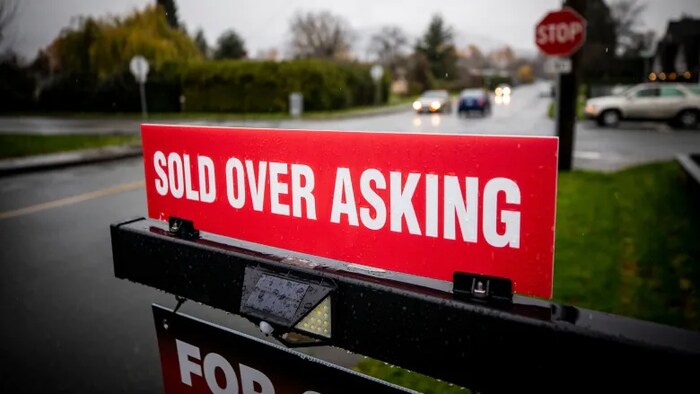 Though the number of home sales fell off in the month of October, the average price of homes rose, according to data from the Canadian Real Estate Association. 