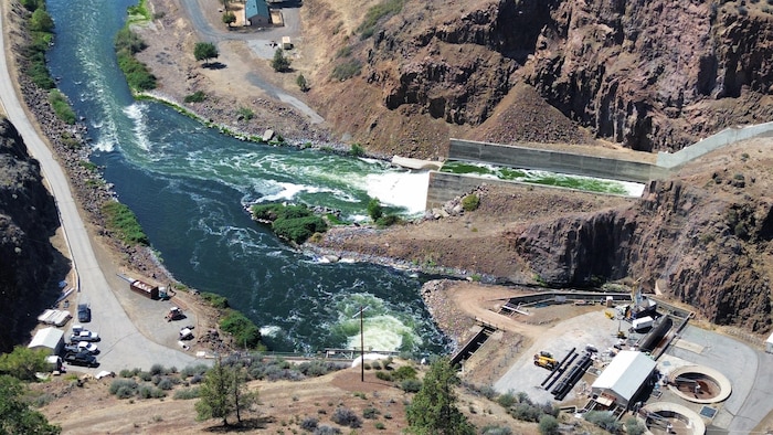 Barrage De Déviation De Rivière De Boise Avec Le Haut écoulement De Ressort  Photo stock - Image du barrage, transfert: 70754446