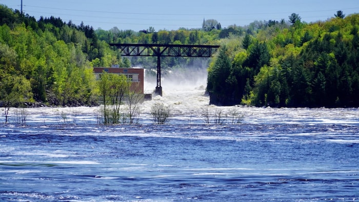 Un barrage hydroélectrique à Shawinigan.