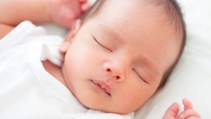 Un bébé qui dort