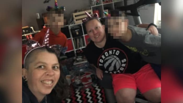 Une photo de famille des accusées à une date indéterminée.