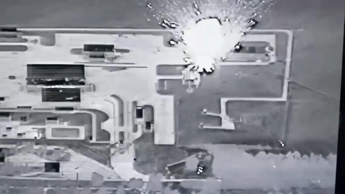 Image aérienne d'un bombardement.