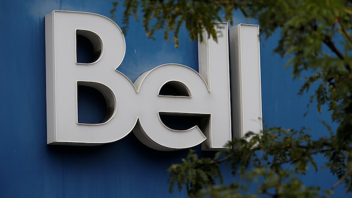 Le logo de Bell à l'extérieur d'un commerce à Ottawa.