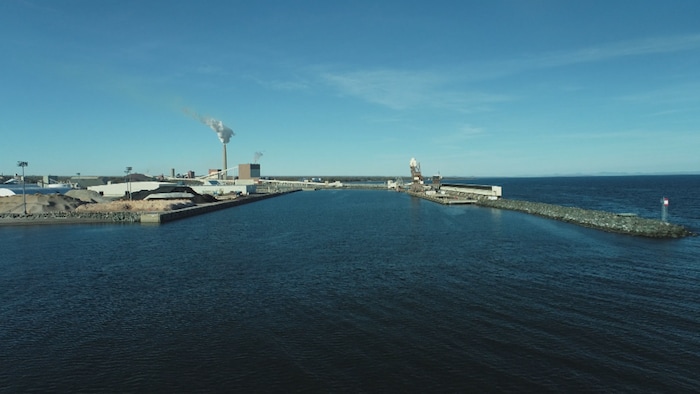 L'entrée du port.