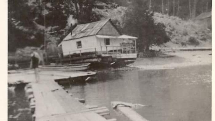 [Photo caption] Photo of the float house of Ben Flores on the shores of Snug
Cove, Bowen Island, British Columbia
PHOTO:BOWEN ISLAND MUSEUM AND ARCHIVES