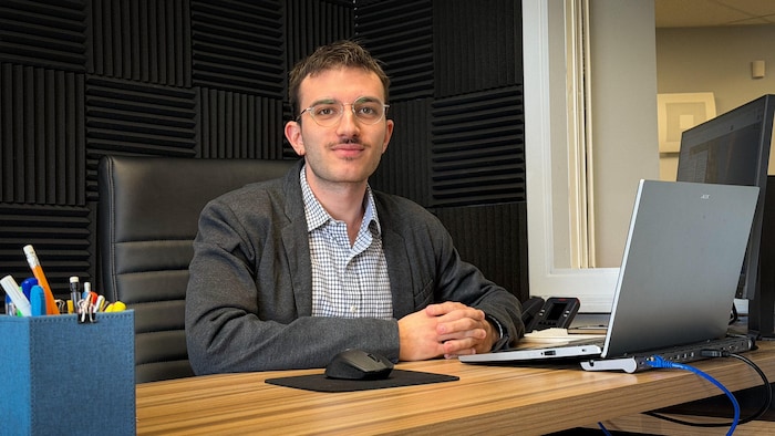 Benjamin Ducornait dans son bureau.