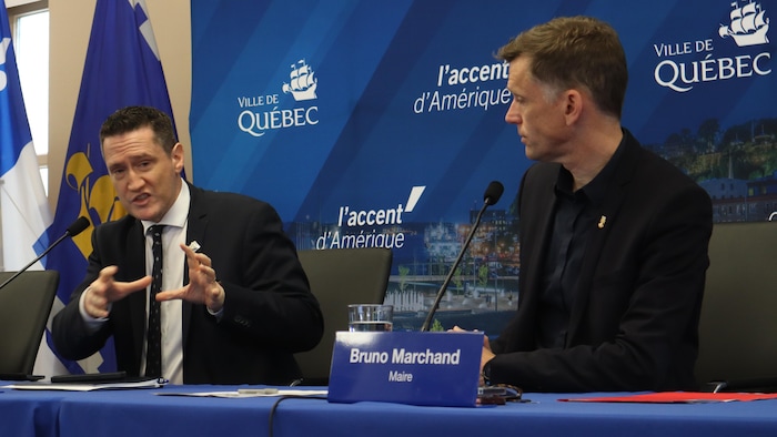 Le ministre de l'Environnement, Benoit Charette, et le maire de Québec, Bruno Marchand.