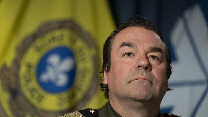 Le Service de police de la Ville de Montréal (SPVM) et la Sûreté du Québec (SQ) a commenté des arrestations  réalisées aujourd'hui contre des individus qui seraient liés au crime organisé. 

Photo prise Quartier général du SPVM, Montréal, Québec, Canada

Sur la photo: (gauche à droite) Francis Renaud, chef de la Section du crime organisé du SPVM, Marc Charbonneau, directeur adjoint et chef de la Direction des services spécialisés du SPVM, Commandant Benoit Dubé, directeur général adjoint à la G