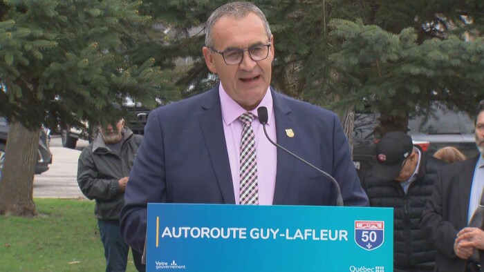 Benoît Lauzon en conférence de presse.