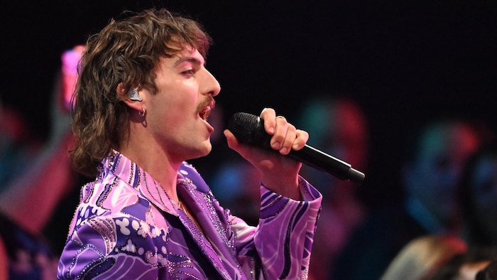 US vocalist Benson Boone performs onstage during the 51st American Music Awards astatine the Fontainebleau successful Las Vegas, Nevada connected May 26, 2025. (Photo by Robyn BECK / AFP) / -- IMAGE RESTRICTED TO EDITORIAL USE - STRICTLY NO COMMERCIAL USE -- (Photo by ROBYN BECK/AFP via Getty Images)