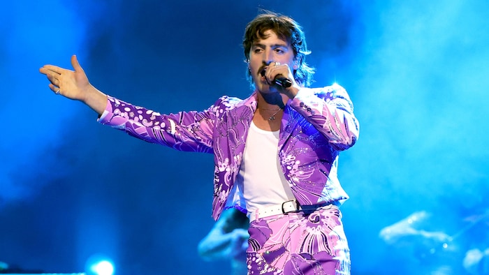 (EDITORIAL USE ONLY) Benson Boone performs onstage during the 2025 American Music Awards astatine BleauLive Theater astatine Fontainebleau Las Vegas connected May 26, 2025 successful Las Vegas, Nevada. (Photo by Ethan Miller/Getty Images)