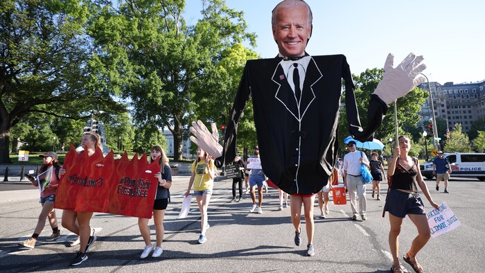 À Washington, des manifestants ont demandé à l'administration Biden plus d'investissements en matière de changement climatiques.