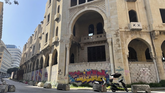 Un immeuble abandonné à l'architecture traditionnelle à Beyrouth.