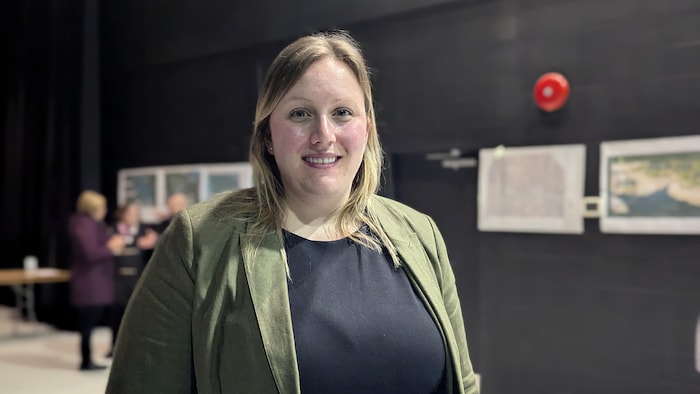 Bianca Bédard dans une salle à Témiscmaing.