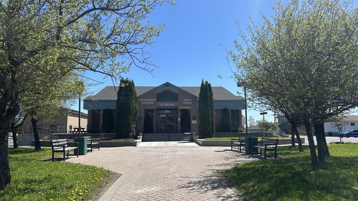 La bibliothèque, située dans le même bâtiment que la municipalité, s'agrandira afin d'avoir ses propres salles supplémentaires.