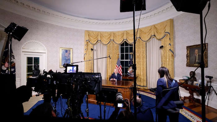 Le président américain Joe Biden prononce un discours à la nation dans le bureau ovale de la Maison-Blanche le 19 octobre 2023.