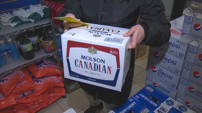 The four main components to strengthen the Canadian economy star-news.press/wp A man raises 12 beer bottles.