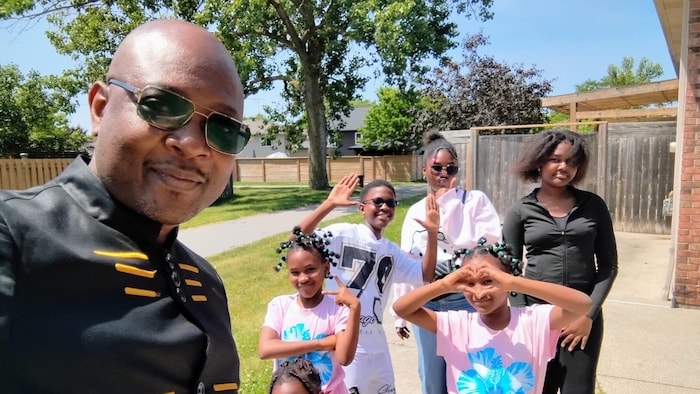 Bienvenu Aimé Selifack Sonna et ses enfants.