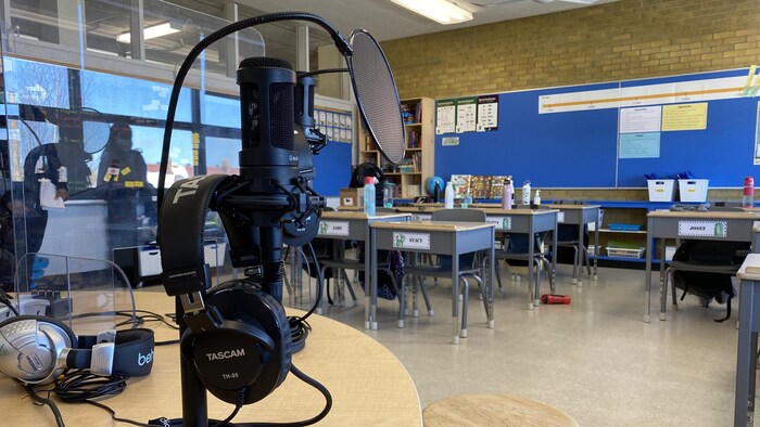 Des élèves de Rouyn-Noranda apprennent à maîtriser la planche à roulettes à  l'école