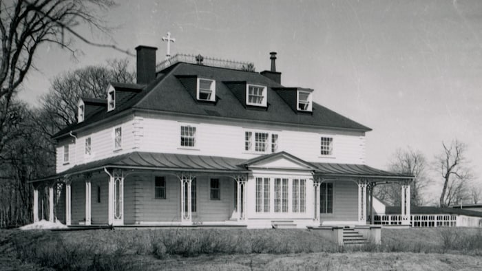 La villa Spencer Grange de l'avenue Duquet à Silllery, rebaptisée villa Saint-Joseph à l'époque où la famille impériale d'Autriche y résidait, entre 1940 et 1948.