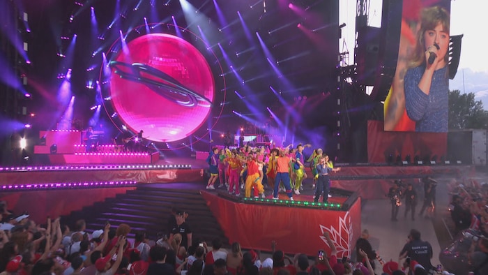 La jeune femme de 20 ans a vu son single «Fake Friends» se hisser numéro 1 du top radio au Québec et au top 10 Canadien.