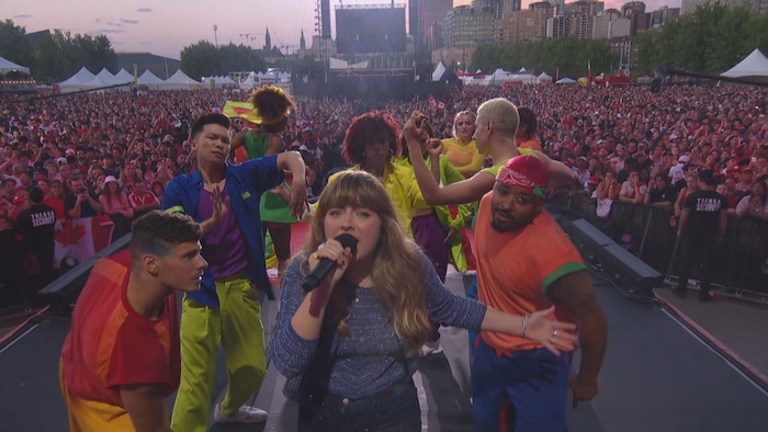 Billie du Page incarne une pop audacieuse et libératrice, célébrant l'authenticité et l'affirmation de soi.