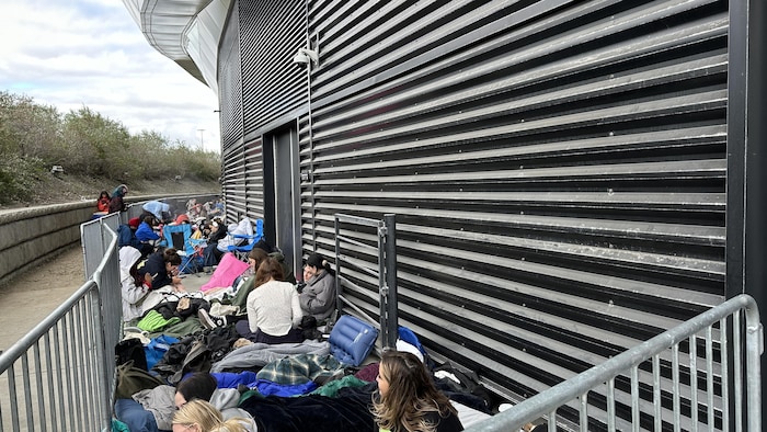 Plus de 48 heures avant le spectacle de Billie Eilish, des fans campaient déjà au Centre Vidéotron.