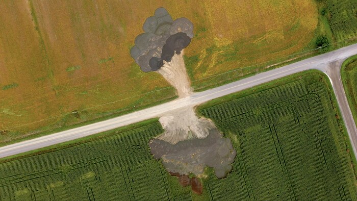 Vue aérienne de biosolides stockés dans deux champs.