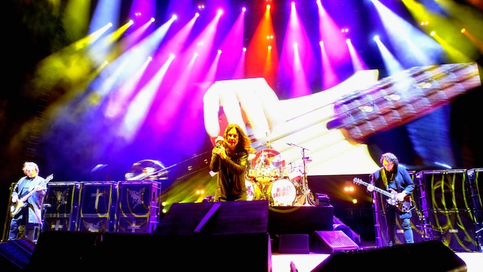 Geezer Butler, Ozzy Osbourne et Tony Iommi, du groupe Black Sabbath performent sur scène en septembre 2016.