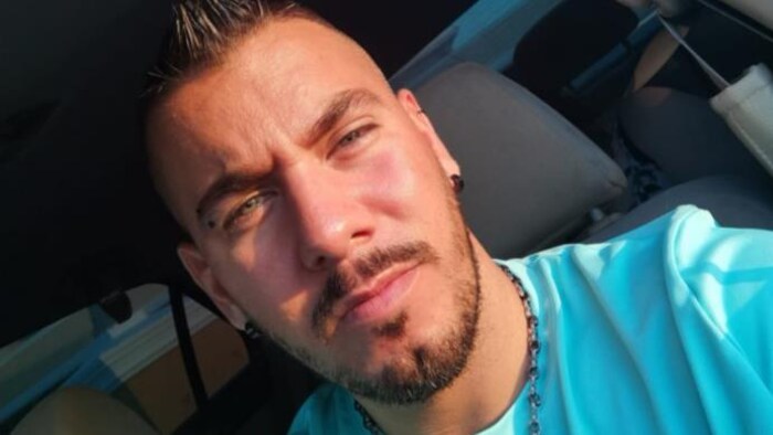 Une photo du suspect, Blake Charbonneau.