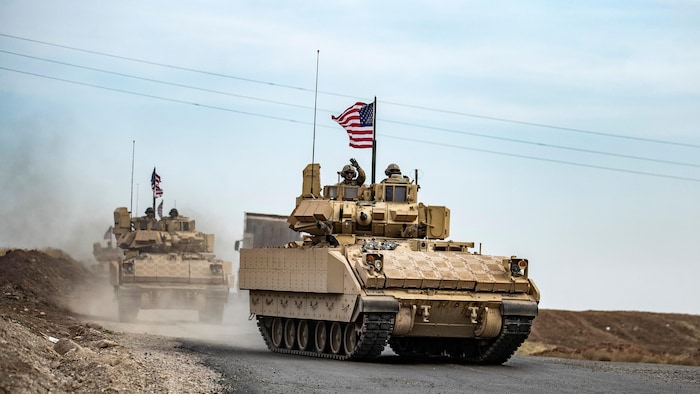 Des soldats américains dans des chars  en Irak.