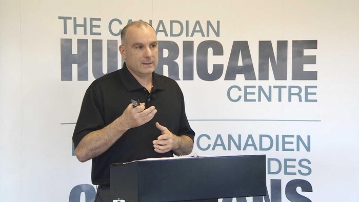 Bob Robichaud, du Centre canadien de prévision des ouragans.