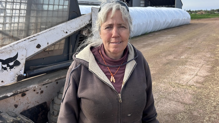 Darlene Sanford sur sa ferme.