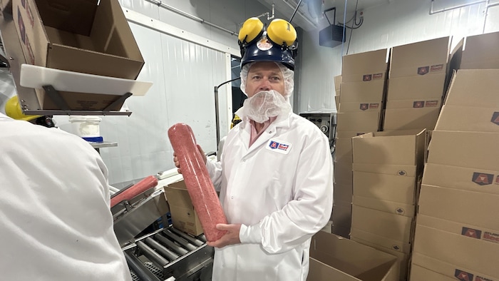 Bruce Andrews dans un abattoir.