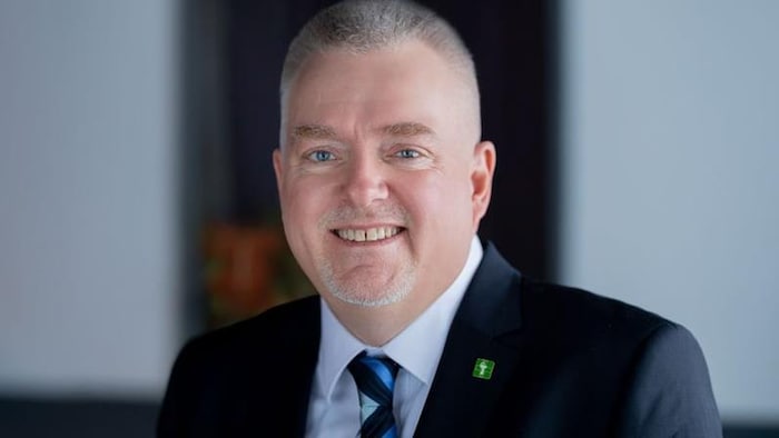Un portrait professionnel de Jean-François Desgagné, président de l'Ordre des pharmaciens du Québec.