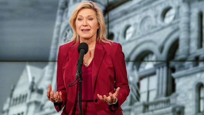 Bonnie Crombie s'exprime pendant le débat télévisé.