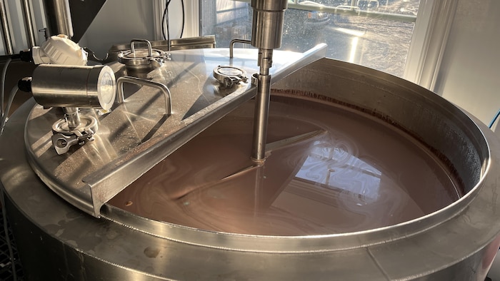 Une cuve de pasteurisation de lait au chocolat.