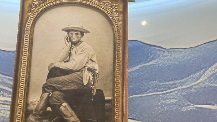 La nouvelle exposition du musée de chaussures Bata à Toronto raconte l'histoire des cowboys.
